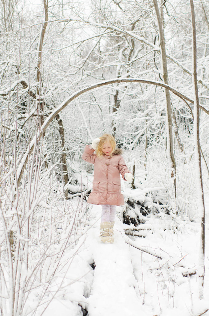How to take better holiday photos: How to shoot in the snow by Amy Lockhart for Clickin' Moms