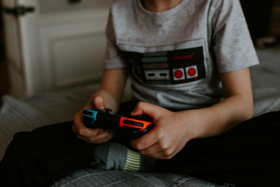 Why are kids watching other people play video games? A tech expert weighs in.