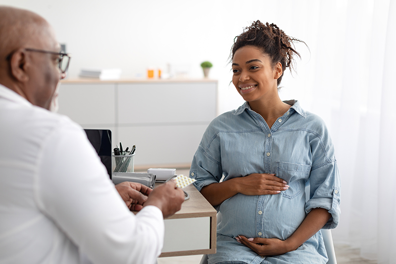 pregnant mother meeting doctor