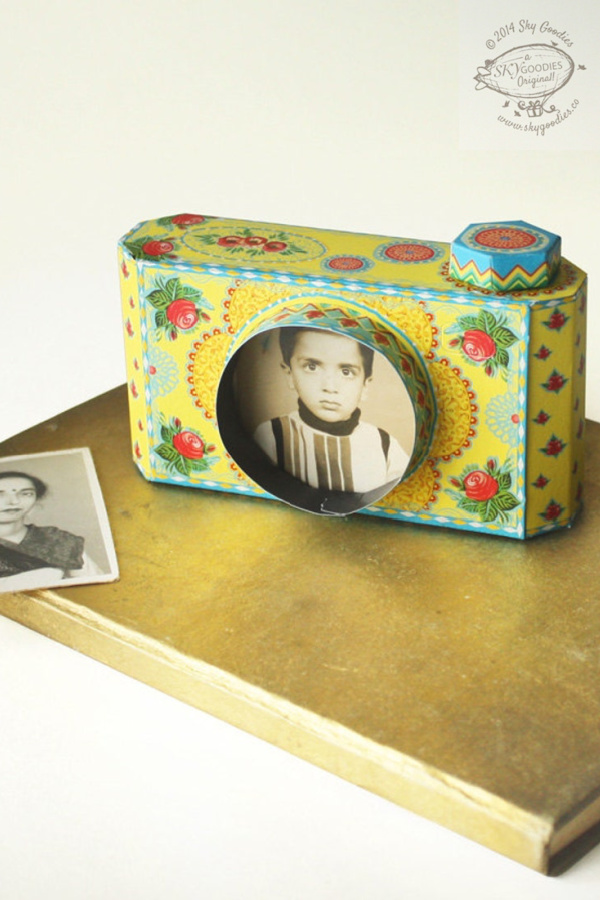 Printable kit to create a vintage camera photo frame from Sky Goodies