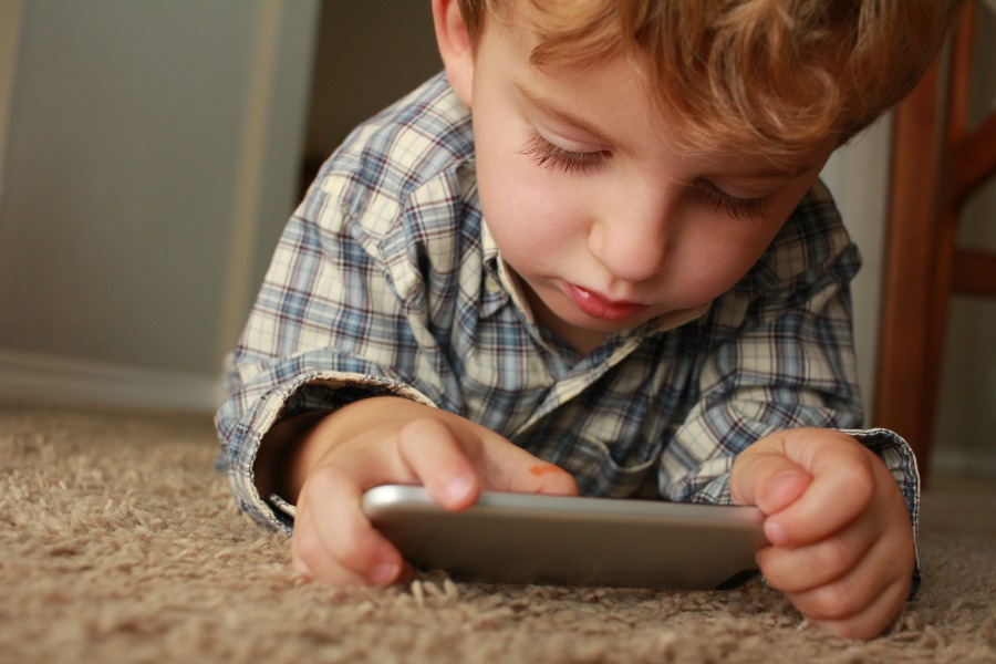 Screen time and social media with kids: We might be doing it wrong, parents