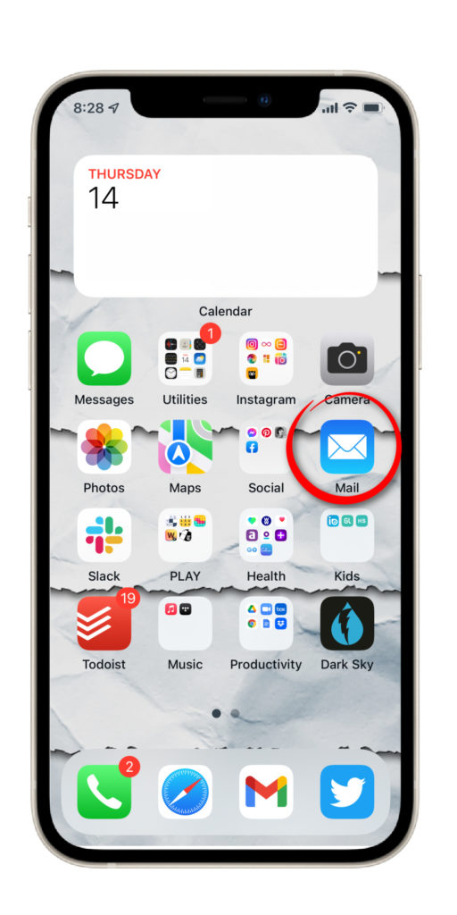 A simple trick for hiding those annoying email count badges on iPhone (hint: it's not that we erased all the emails) | Cool Mom Tech