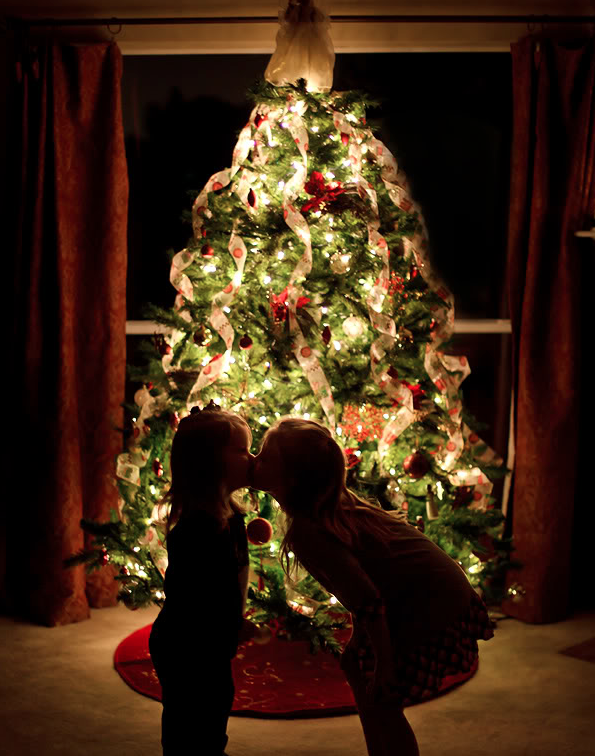 How to take better holiday photos: How to shoot a Christmas tree by Christina Conklin
